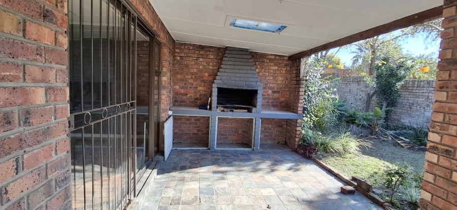 4 Bedroom Property for Sale in Nahoon Valley Park Eastern Cape
